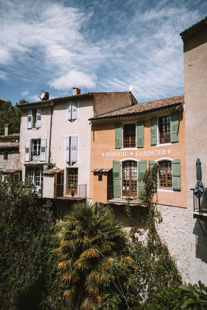 Moustiers-Sainte-Marie houses